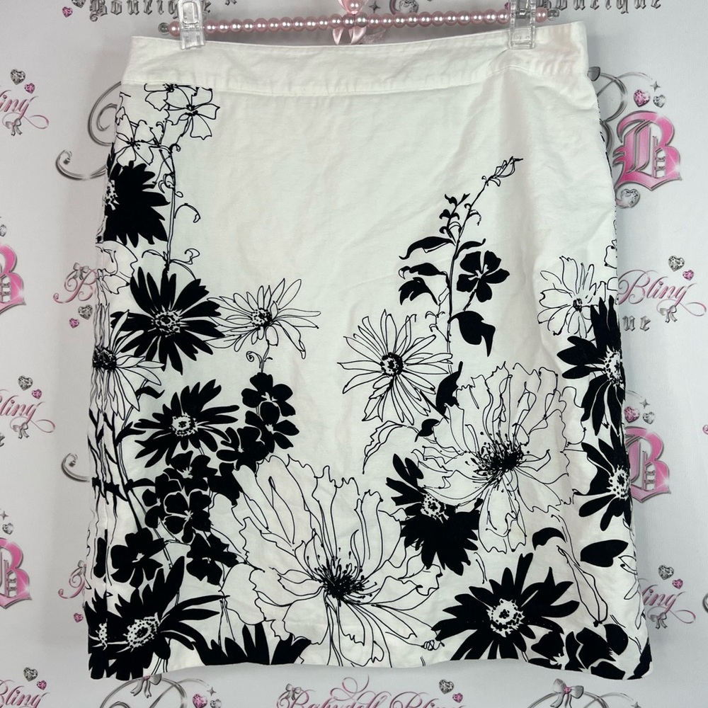 Van Huesen Studio Skirt Color Block Flower Floral Black White Women's Skirt